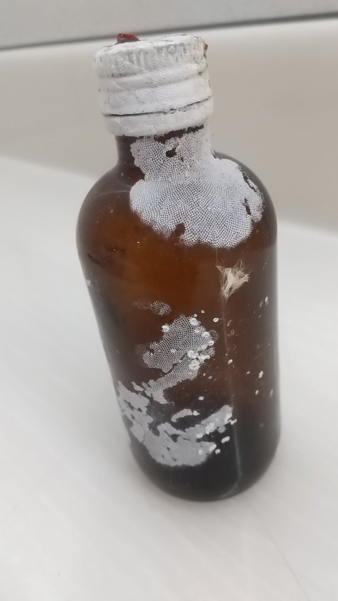 いなぱぱ 今日の漂着ゴミです 安座真サンサンビーチ 北名城海岸の代表的なゴミです ヌタうなぎの罠 青色とオレンジ浮子 ペットボトルは 中国７ 韓国１ 不明３ 南アフリカ１ コマセ籠 ルアー 褐色瓶等がありました 牡蠣養殖で使用する豆管