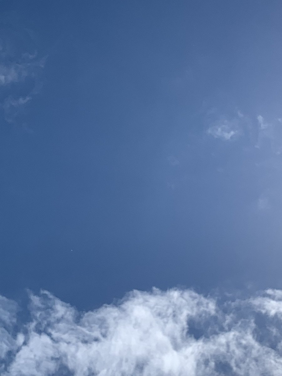 bains_dht's tweet photo. The sun has got his hat on. And so have we. https://t.co/vuhWCLapby