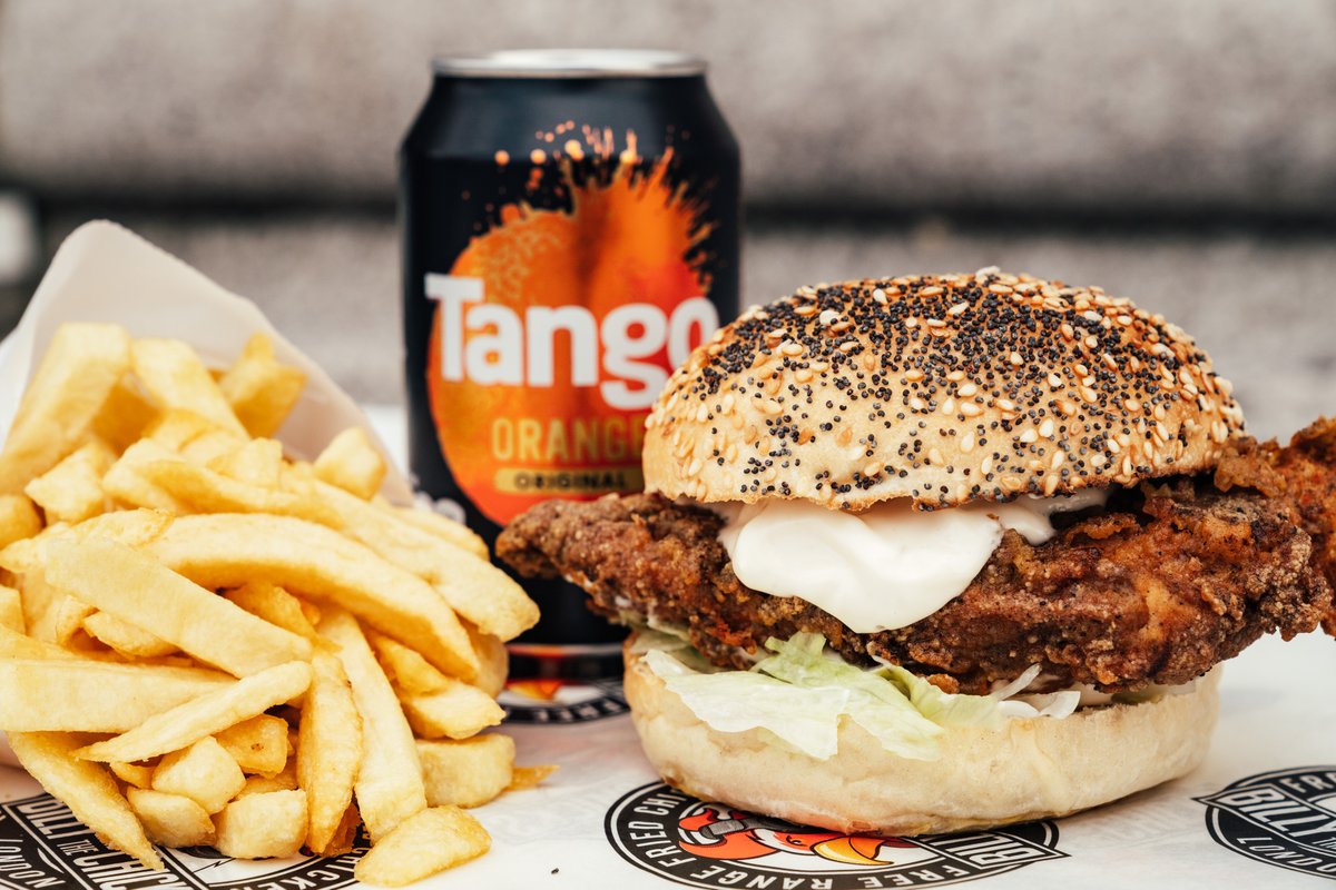 The weather isn't the only thing bringing the HEAT this June. Our Stinger Burger is packed with tangy flavoursome spices to give our chicken burger that moreish tasty kick 🔥⁣⁣

Are you watching England play in the Euros today? 🏴󠁧󠁢󠁥󠁮󠁧󠁿🏴󠁧󠁢󠁥󠁮󠁧󠁿 COME ON ENGLAND! ⁣⁣ #EURO2020 #ENG