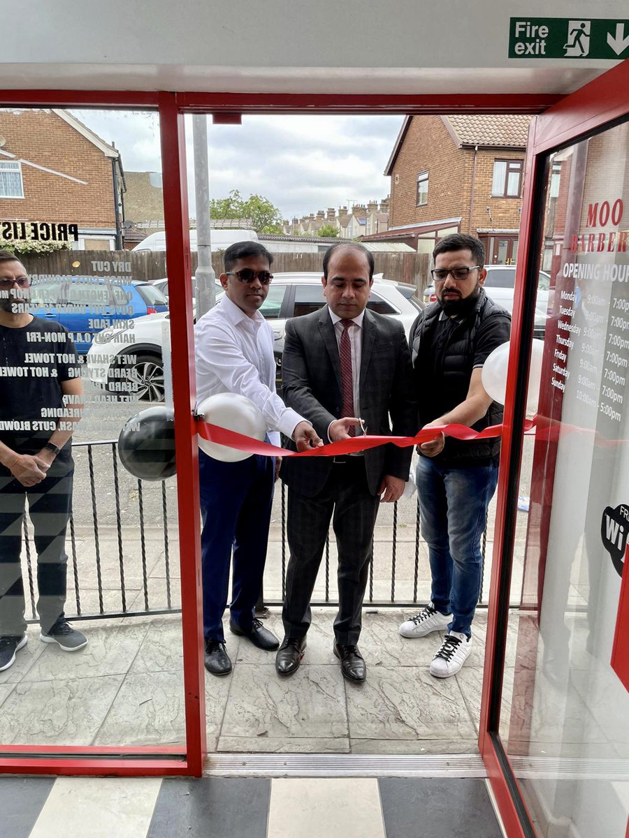 qaisarabbasuk's tweet photo. Inaugurating a Barber shop on #LondonRoad, #Grays. Good luck Mohsin
#ISupportLocalBusinesses #ISupoortSmallBusinesses https://t.co/ntNmYbryKZ