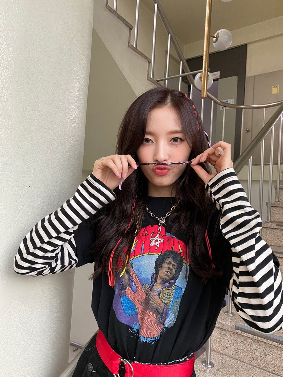 OHMYGIRL_official tweet media