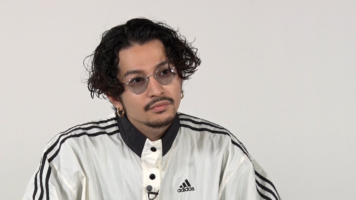 ナイロンジャケット KingGnu 常田大希さん着用adidasサテンコーチジャケット