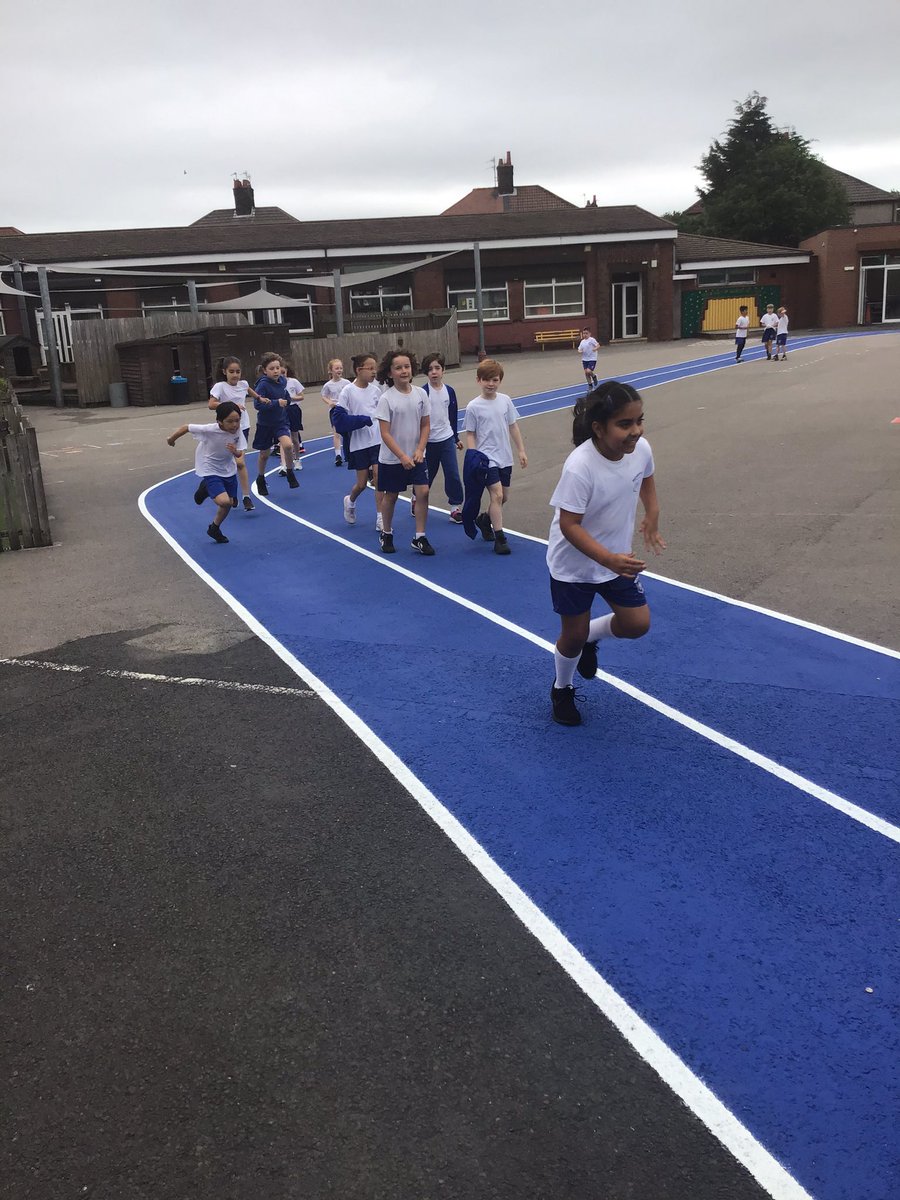 MosspitsYear3's tweet photo. Year 3 enjoying our running track 🏃🏼‍♂️🏃🏼‍♀️🌟 we absolutely LOVE it. https://t.co/qOrjESBZCO