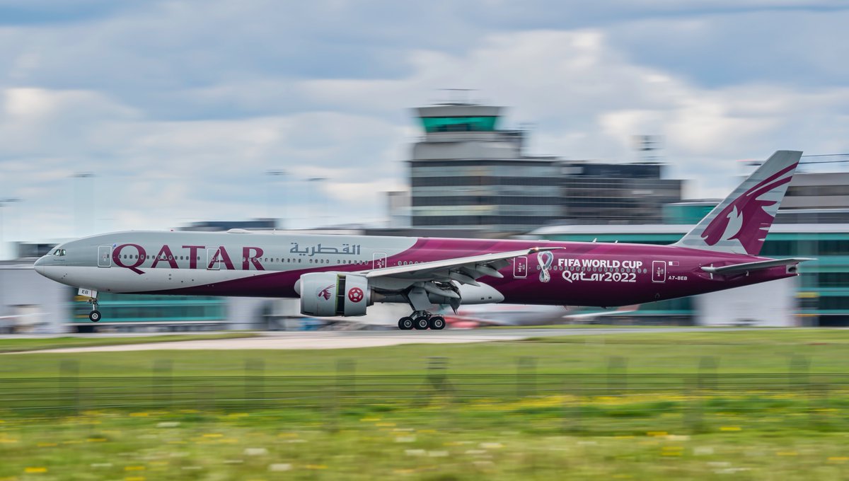 Supersi1's tweet photo. Today's shot features @qatarairways @BoeingUK 777-300(ER) in the stunning @FIFAWorldCup livery which is seen here as it lands on runway 23R @manairport
#QatarAirways #Boeing #Boeing777 #ManchesterAirport #fifaworldcup #panned https://t.co/JFBrtilDWw