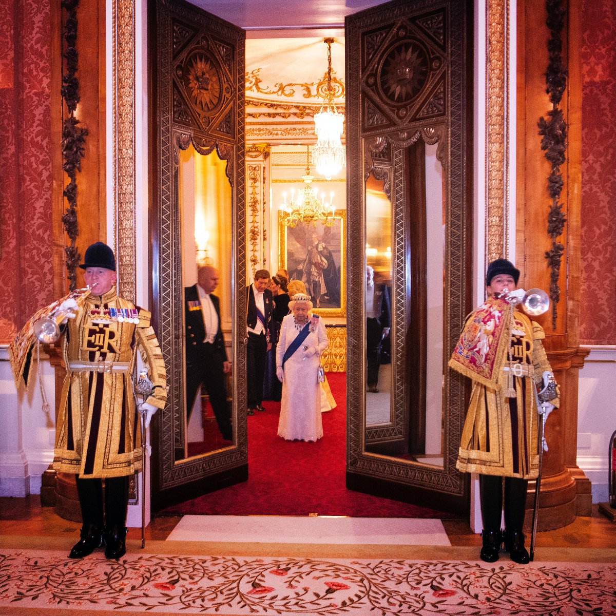RoyalFamily's tweet image. As Head of State, The Queen regularly speaks to world leaders and key diplomatic figures as part of the vital role she plays as a figurehead for the UK and Commonwealth.

Later today The Queen and Members of the Royal Family will attend a reception with @G7 leaders in Cornwall.