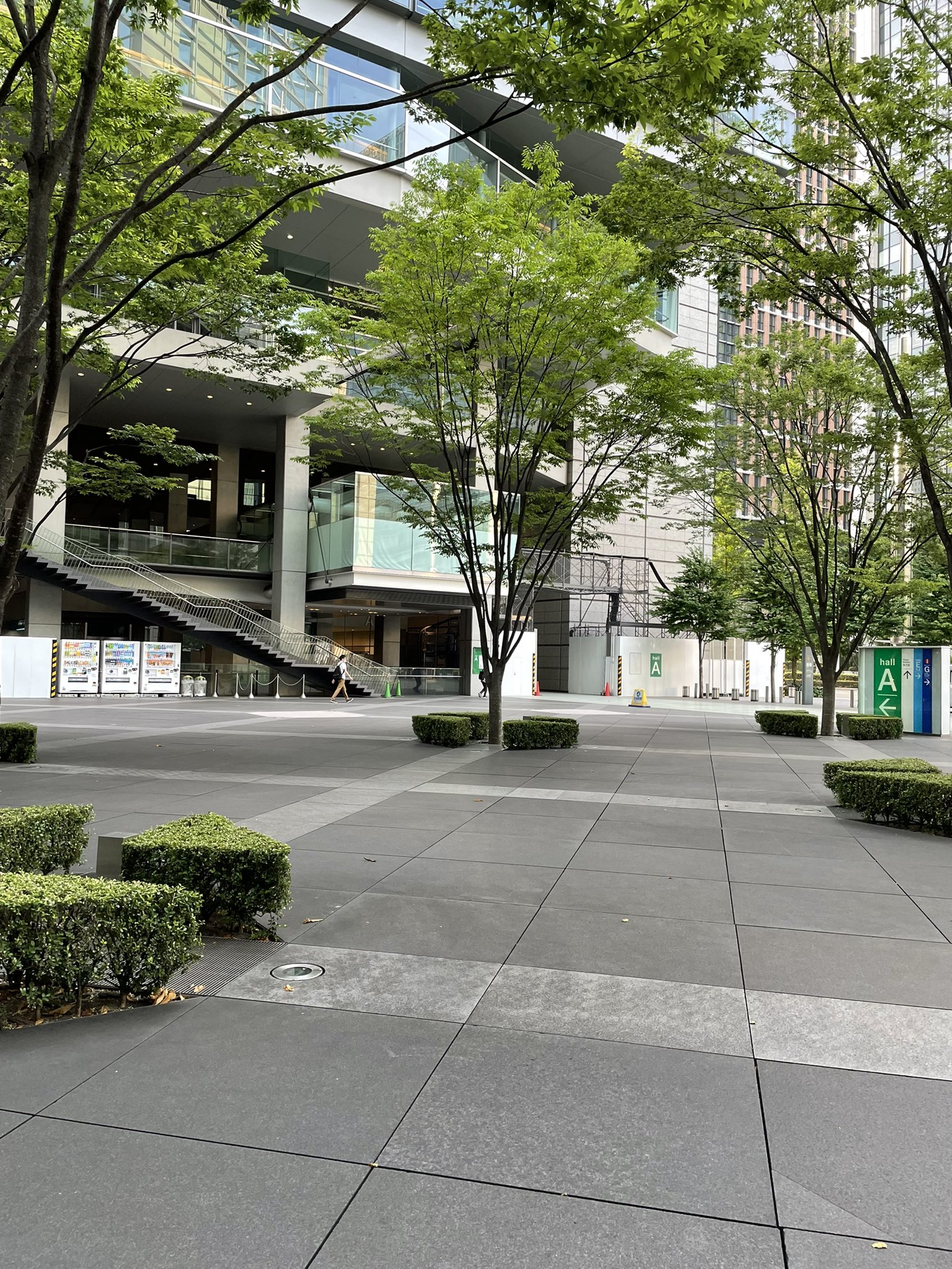 いりあ 学校帰りに有楽町で映画観たので フォーラムまで少しだけ散歩してみた 今日はディズニークラシック のイベントらしい T Co Mdzenmyxzv Twitter