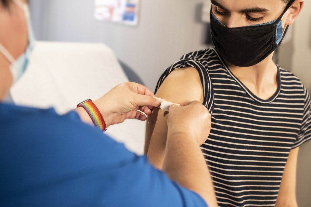 UKRDLeaders's tweet photo. The @NHSuk #vaccine trials programme for #COVID19 involved a series of vaccine studies from summer 2020 over 9 months to May 2021, successfully enrolling 20k + individuals for each. 
Read @UKRDLeaders article on the achievements &amp; learnings. https://t.co/9HkzTPoc6E #UKRDLeaders https://t.co/gUVo6D6gtb