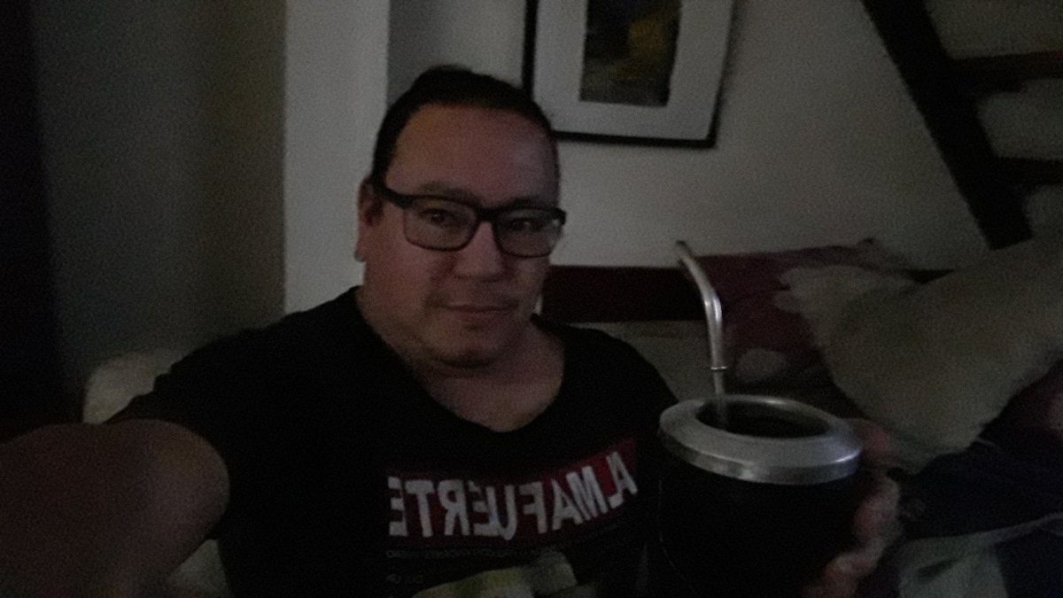 AldoFormichella's tweet photo. Buen día a t☀️d@s,felíz Viernes!!✌💚🐧🎸😎🤘.. y para mi mas porque el Lunes toca una semana de vacaciones..Vamoooo.💪VIVA PERÓN  CARAJO. QUE SEA ROCK.
 
Una vez más 
Voy con la verdad para adelante 
Vos lo sabés 
Porque de mi aguante no dudaste, ¡no!🎸🎼🎵🎶🤘 https://t.co/2KTbWP7DLF