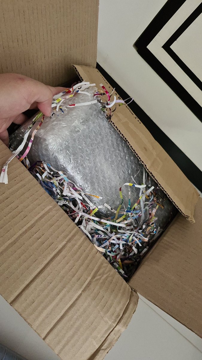 _heeprivv's tweet photo. Got my Lightstick and Gguggu package heeseung set from @blossomkshopeph 😭😭🥰😍
Hello po, thank you for your patience to me throughout the transaction🥰
I've been demanding updates since day 1 coz im soo excitedd😭😍🥰
#BKSPHFeedbacks https://t.co/5JHvh5Z7bc