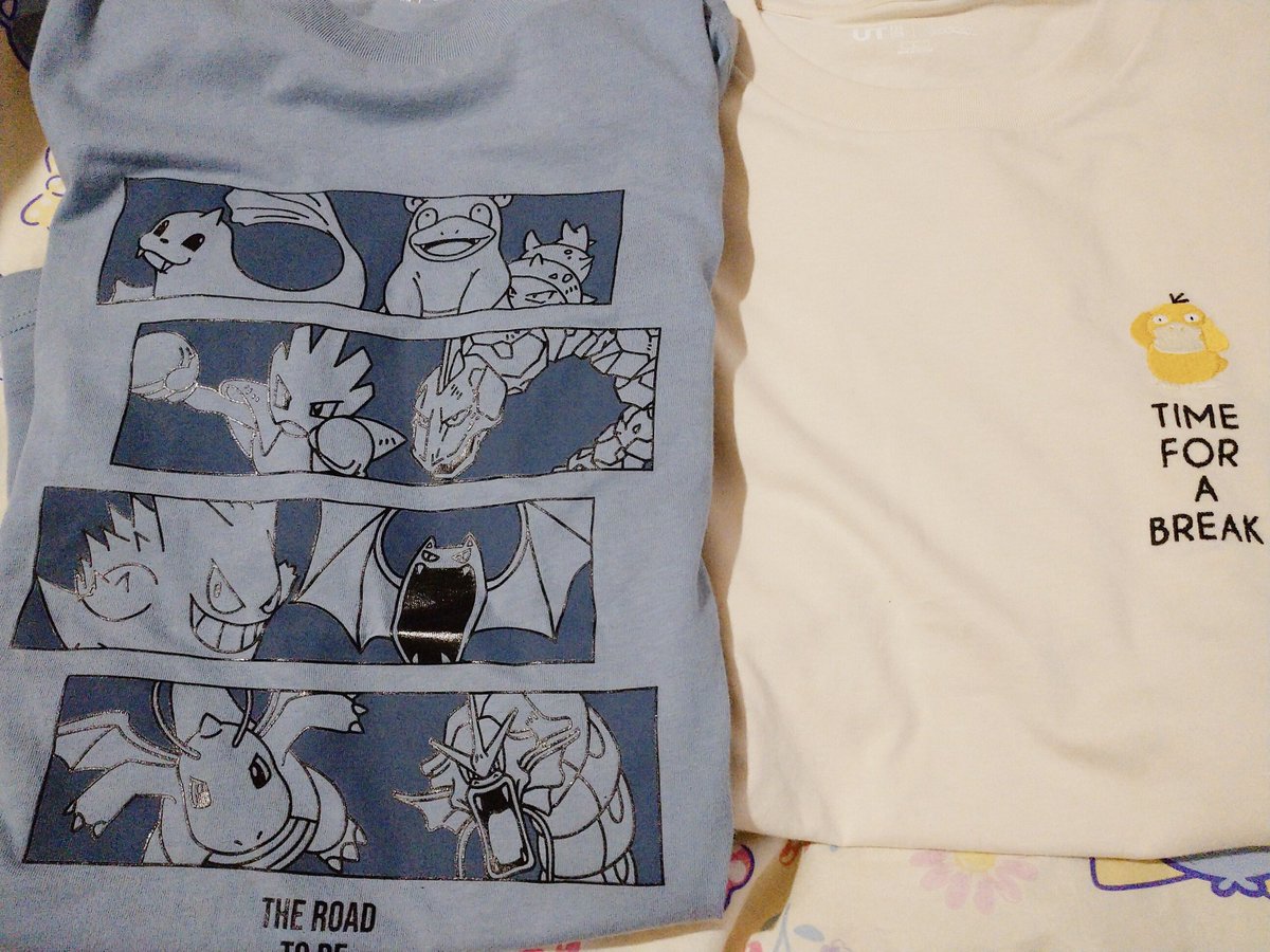 寝不足 ミハヤ N ユニクロでポケモン Tシャツget 夕方行ったのにまだモンスターボールネットあったから2枚 ヤドラン柄のtシャツは買うの決めてたけど コダック にするかブイズにするかかなり迷ってコダックにした