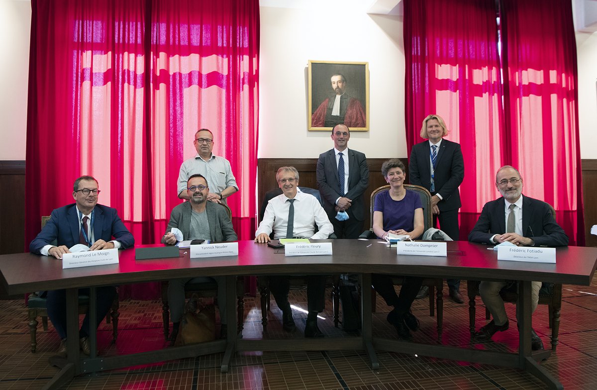 🟠 L'#univlyon1 et ses partenaires ont répondu à l'appel à projet #PIA4 "𝐄𝐱𝐜𝐞𝐥𝐥𝐞𝐧𝐜𝐞 𝐬𝐨𝐮𝐬 𝐭𝐨𝐮𝐭𝐞𝐬 𝐬𝐞𝐬 𝐟𝐨𝐫𝐦𝐞𝐬". Un projet académique ambitieux baptisé LYNX  - Lyon ExcellencES ➡ bit.ly/3vck4Sw

<a href="/univ_lyon2/">Université Lumière Lyon 2</a> <a href="/VetAgroSup/">VetAgro Sup</a> <a href="/UJML/">Université Jean Moulin Lyon 3</a> et bien d'autres 🤝