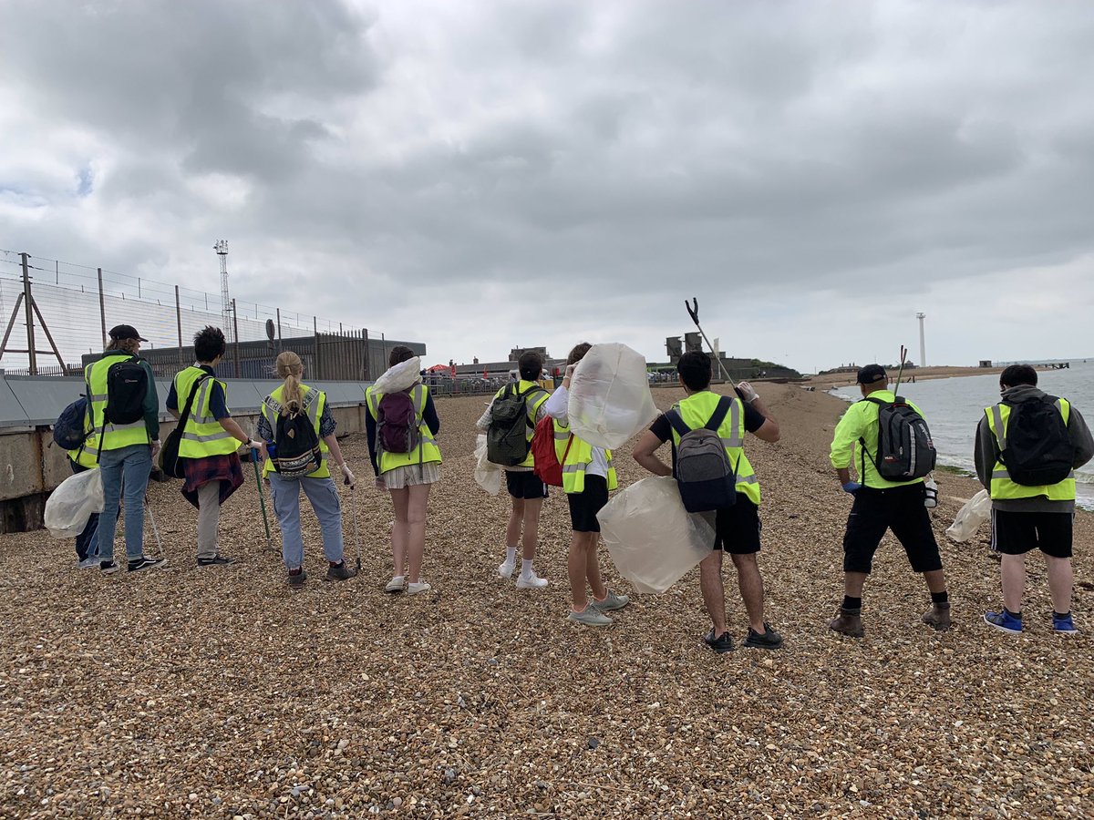 Our excellent team of Upper Sixth pupils @LeysCambridge taking part in our Leavers’ Diploma programme. They’re in Felixstowe today, at Languard Point, beach cleaning.  Well done, folks.  #Χαιρετε!