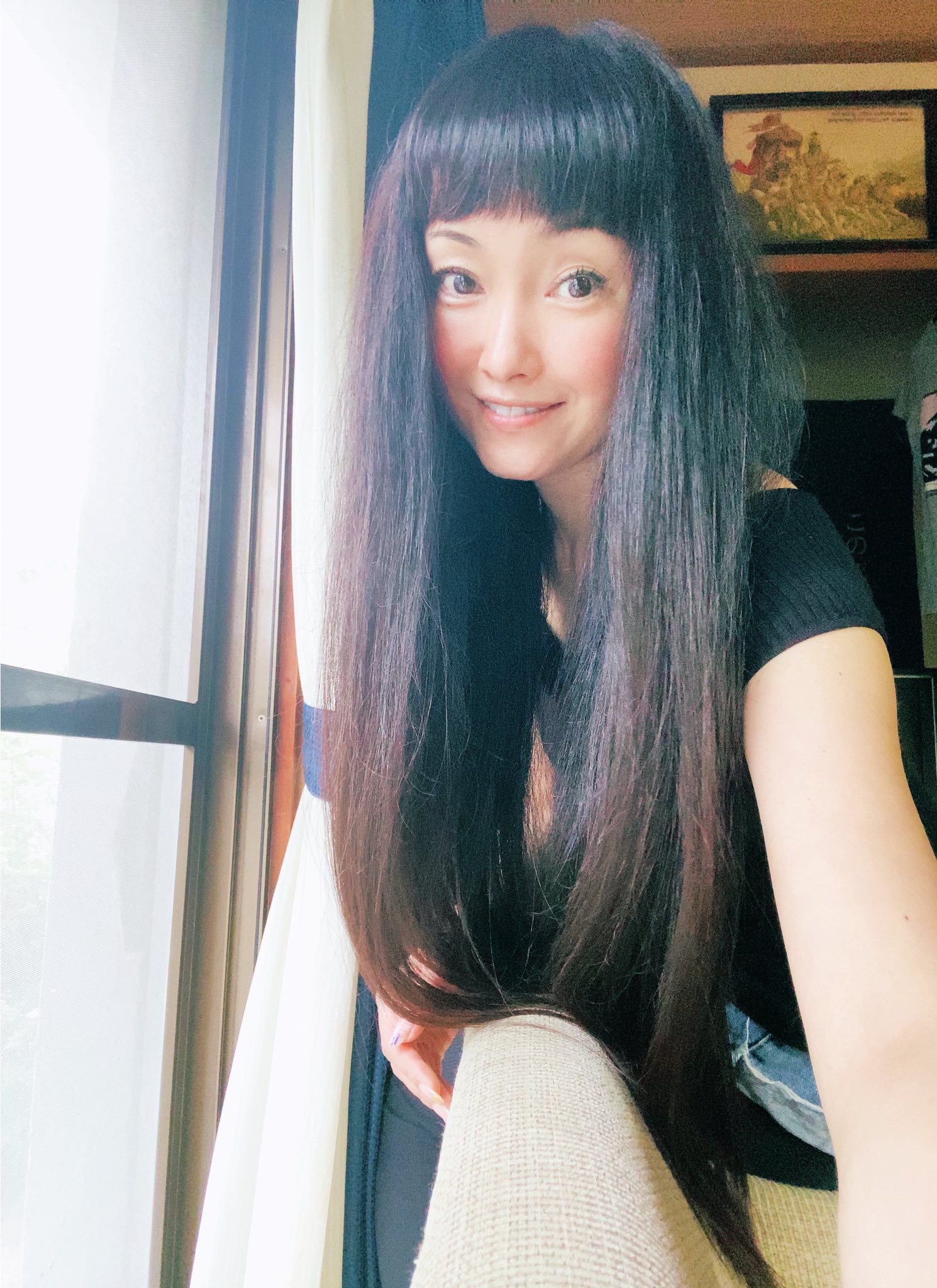 Reiko Chiba 気づけば 髪が腰の下のほうまで伸びました 毎日のお手入れに 手間も時間もかかります 笑 でも やっぱり ロングヘア スーパーロングヘア が大好き ヘアサロンのお姉さんに 前髪だけ切ってもらいました T Co Xk3hdoquyh