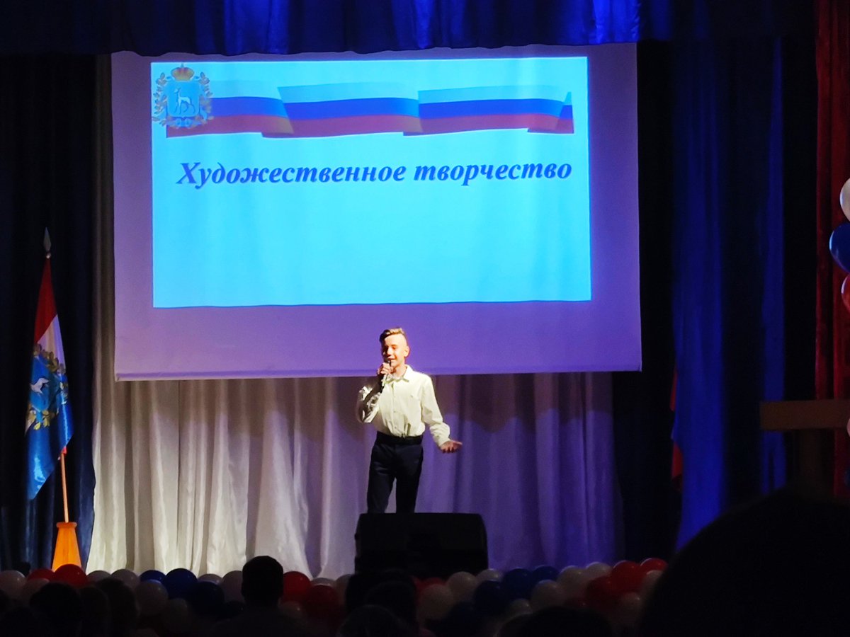 Сегодня я был награждён именной премией Губернатора Самарской области <a href="/D_Azaroff/">Дмитрий Азаров</a> для одарённых детей и подростков.
Для меня это было очень неожиданно. 
Хорошо, что я успел вернуться из Артека и не только попал на награждение, но и выступил на сцене. Спасибо!