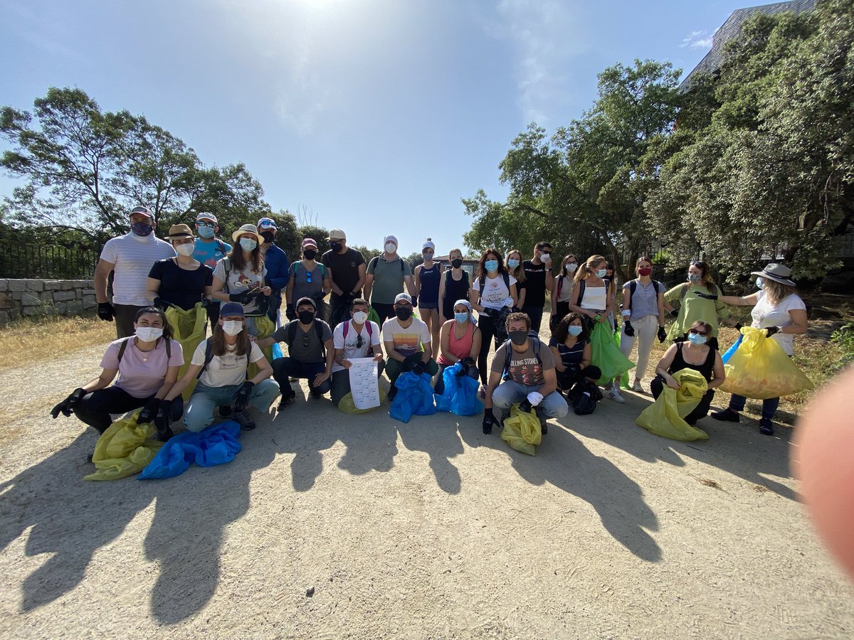 isendra's tweet photo. Having the chance to pick litter in a working day… priceless. Que tu empresa te dé un día de vacaciones para recoger basura del monte… ni tiene precio. @ymediawink  @dentsuintl @dentsuESP  @dentsuX_Global @basuraleza @aps_stop https://t.co/kGywdc1PAr