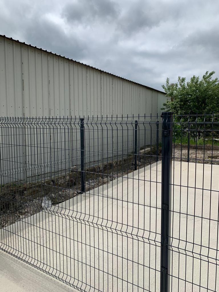 firth_fencing's tweet photo. @Oragyms looking to provide their customers with a safer and more secure environment to their outdoor space and car park. Finished off in some stylish RAL 7016 to match corporate branding. 💪  

#fencingcontractor #freequote https://t.co/jbljq4t9aD