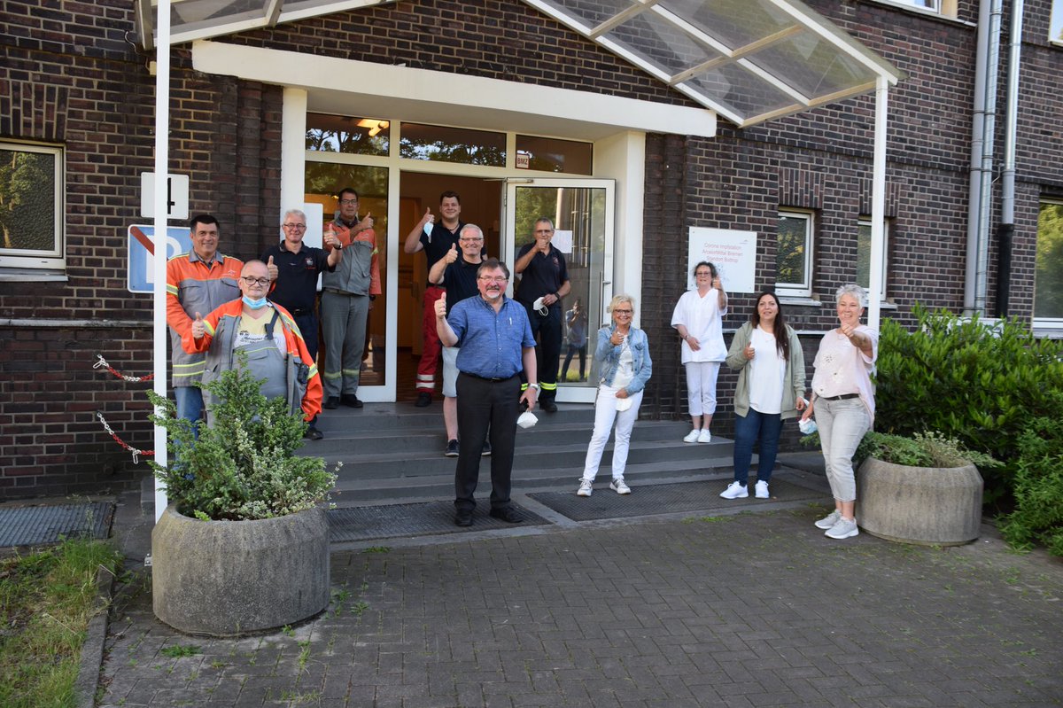 Die erste Impfwoche haben wir erfolgreich gemeistert! 

In Bremen haben wir 528 und am Standort in Bottrop 145 Mitarbeiter*innen geimpft! 💪🏼 Wir bedanken uns bei unseren Impf-Teams für die gute Organisation - tolle Leistung! Nächste Woche geht es weiter 💉