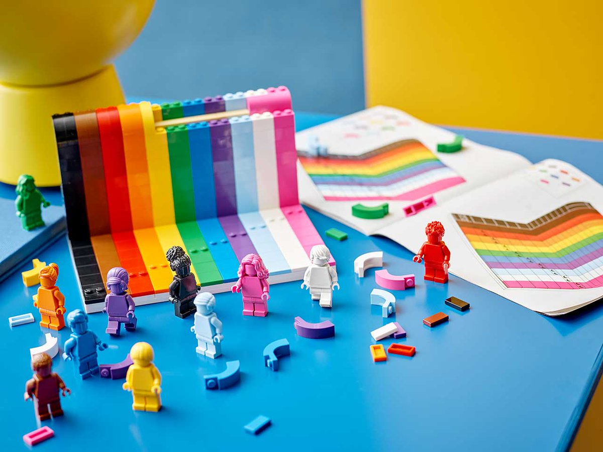 designindaba's tweet photo. Flying the flag 

LEGO is marking the start of Pride Month with the launch of Everyone is Awesome - a set that celebrates diversity. The 346-piece set features 11 monochrome minifigures to match a striped stage in the colours of the flag. 
 
Photos: @lego

#designindaba https://t.co/bcIEcBgEJv