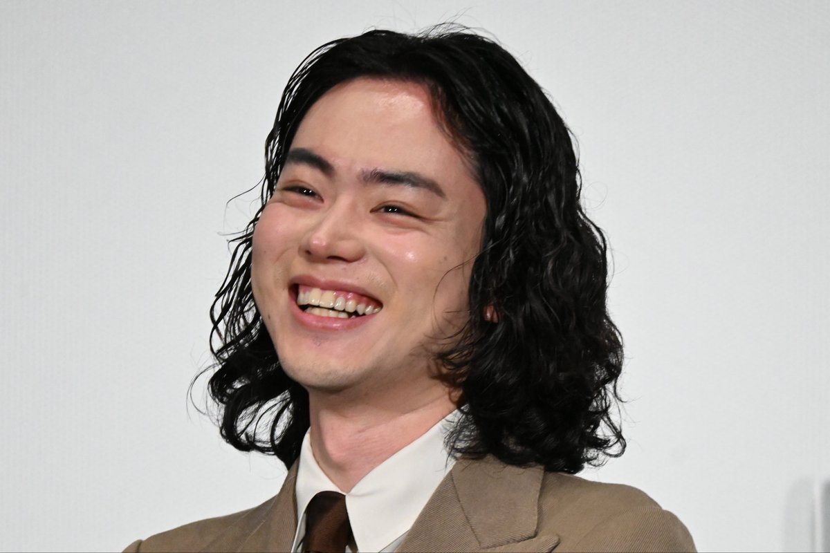 210611 영화 캐릭터 개봉 첫날 무대인사 #스다마사키 #菅田将暉Translate post