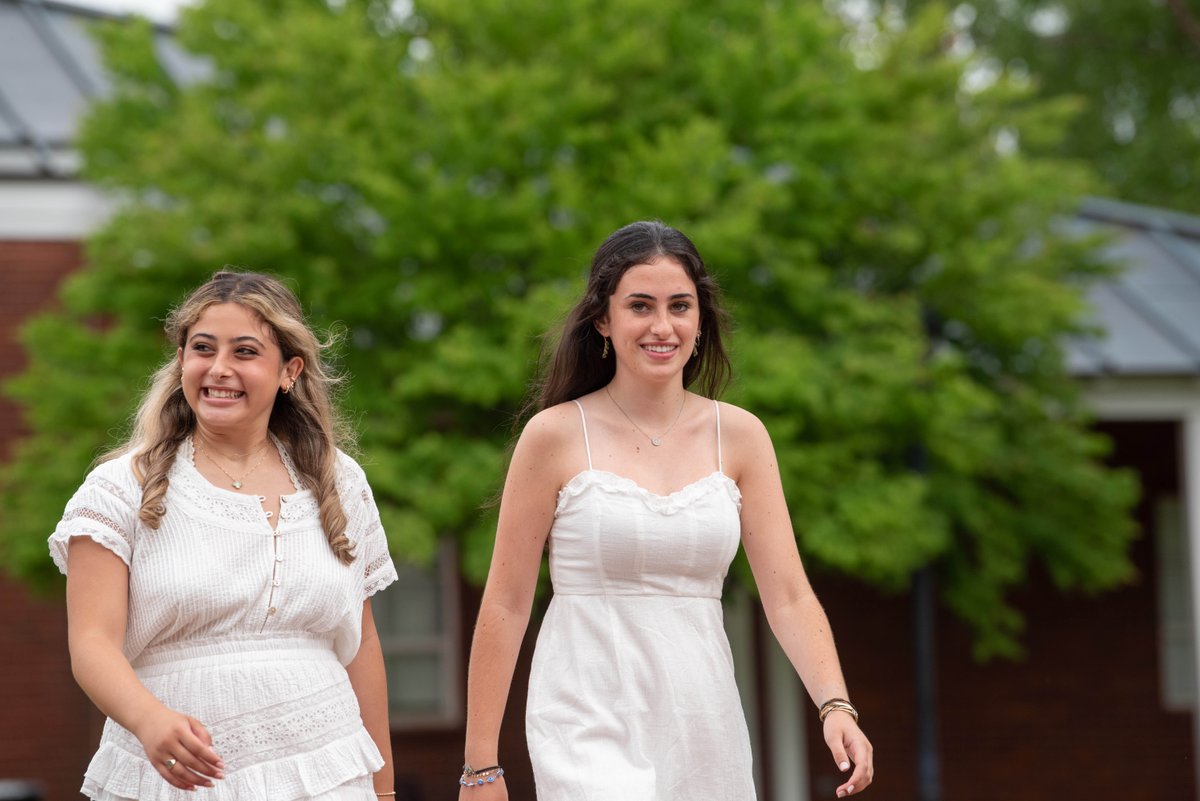 missporters's tweet photo. A week ago today, the Class of 2021 went from Miss Porterโs School students to our newest Ancients. Congratulations!
#MissPortersSchool #MPSGrad #ClassOf2021 #Farmington https://t.co/RmjqSZKli6