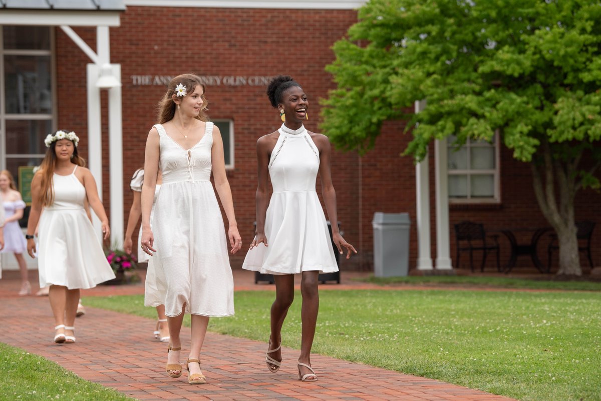 missporters's tweet photo. A week ago today, the Class of 2021 went from Miss Porterโs School students to our newest Ancients. Congratulations!
#MissPortersSchool #MPSGrad #ClassOf2021 #Farmington https://t.co/RmjqSZKli6