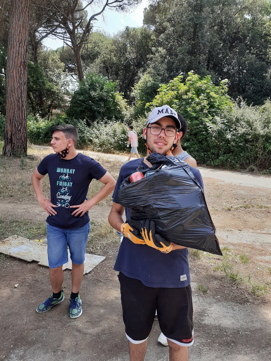 Alex_Pereznav's tweet photo. Dies d'aquells on recordem que els petits canvis són poderosos! #letscleanupday revitalitzant una bonica pineda de Cardedeu on #IFE power de @INS_Pla_Marcell fan arqueologia del residu, el clasifiquen, el pesen i reflexionen mentres obren pas a la natura 🌱❤ https://t.co/sljRetweFu