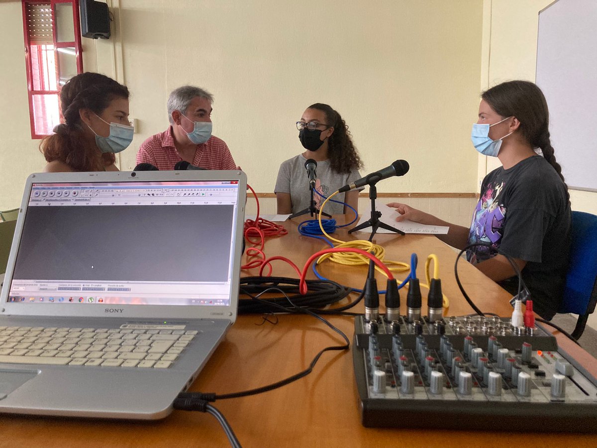 IES_Galileo_AL's tweet photo. Con la 4º sesión de los Talleres de Radio, impartidos por @Eloquenze_Radio , damos por finalizado IMPULSA 2. Nuestro alumnado ha conocido la radio y su edición, y seguiremos trabajando con ellos. @EducaAnd @educaciongob
https://t.co/ftapKbgcxn
#planesyproyectos #impulsa2 https://t.co/gcYHueofor