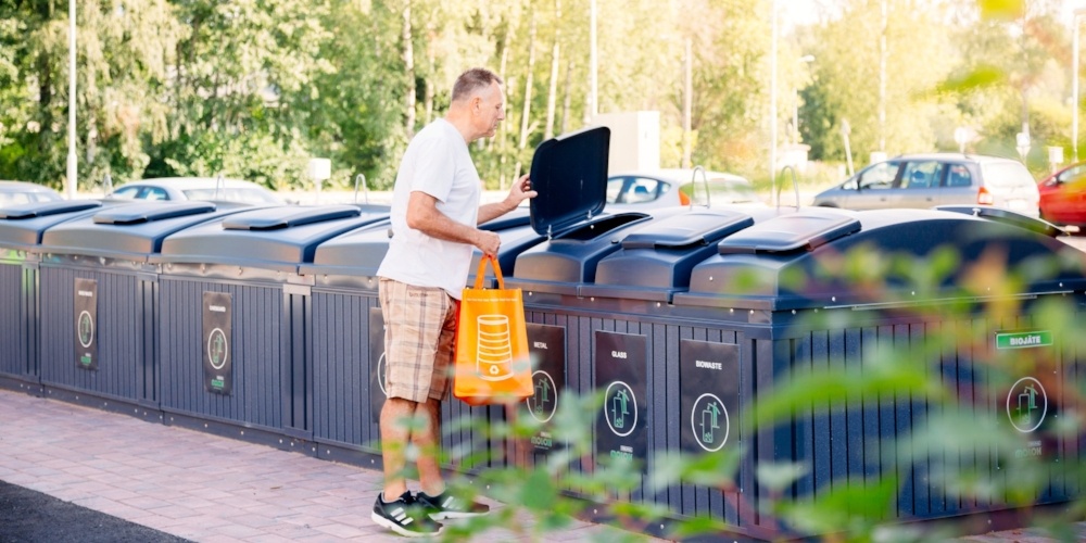Todas las fracciones de residuos en un mismo espacio, ordenado y accesible: MolokDomino. Comparto foto de una isla de 23.000 litros de capacidad en menos de 13 metros cuadrados de espacio público.