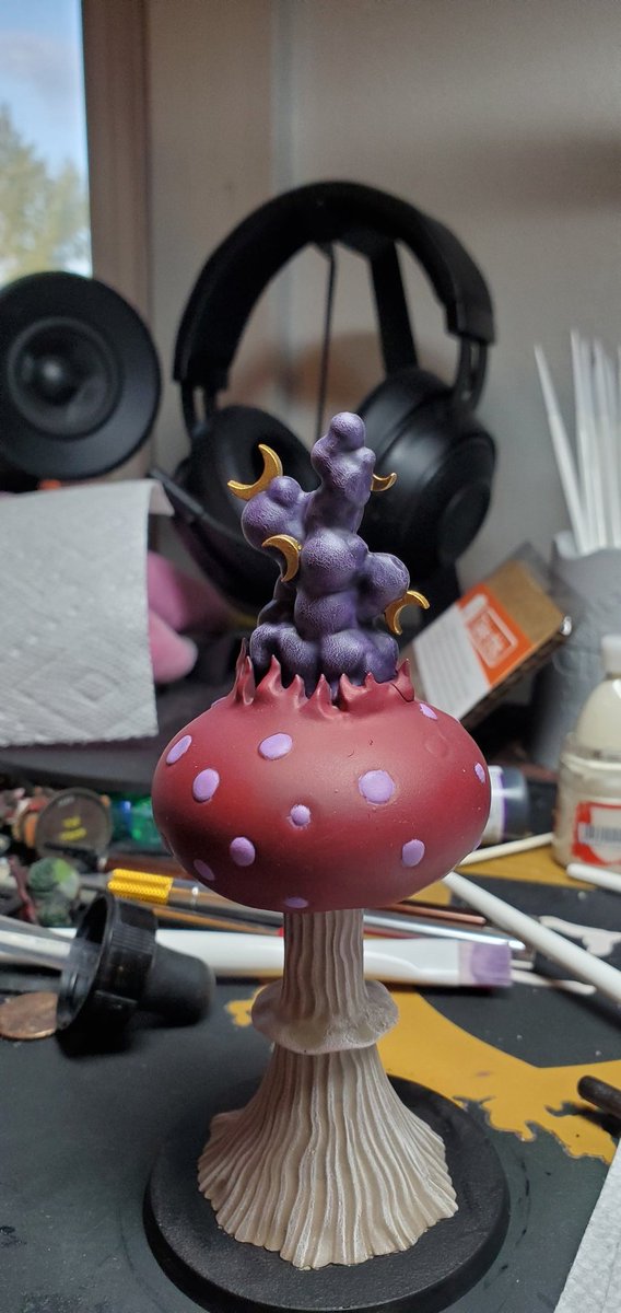 BrushLickaNym's tweet photo. #MiniADay arrives with Mork's Mighty Mushroom. Really happy with how this turned out. Not a single bit of shade paint was used to get the effects I wanted. Really happy with this one. Next post is going to be on Monday as the next one to paint is a large model. https://t.co/olHnq8cHXd