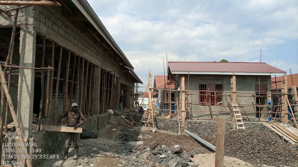Lucoderasbl's tweet image. Sous le Haut patronage du Ministère du Plan avec l’appui financier du fonds de contrepartie Congo-Japon. LUCODER Asbl est en train de construire 3 salles d’Hospitalisation 1laboratoire et 1Bloc Sanitaire,dans le souci d’améliorer la qualité des soins de santé  du CSR  SAKE- AFIA