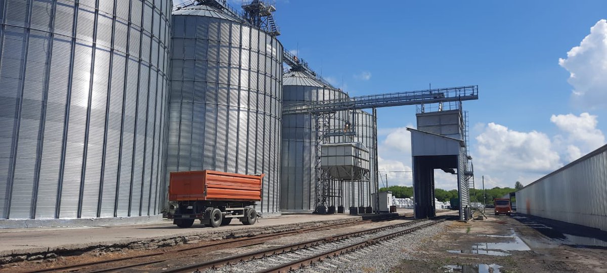 PerryEng_EA's tweet photo. Rzaksinskiy also has a discharge elevator that loads the grain onto a train grain hopper that transports it to other industries and for export. #EngineerignExcellence⚙️ https://t.co/XbsTcuFAhS