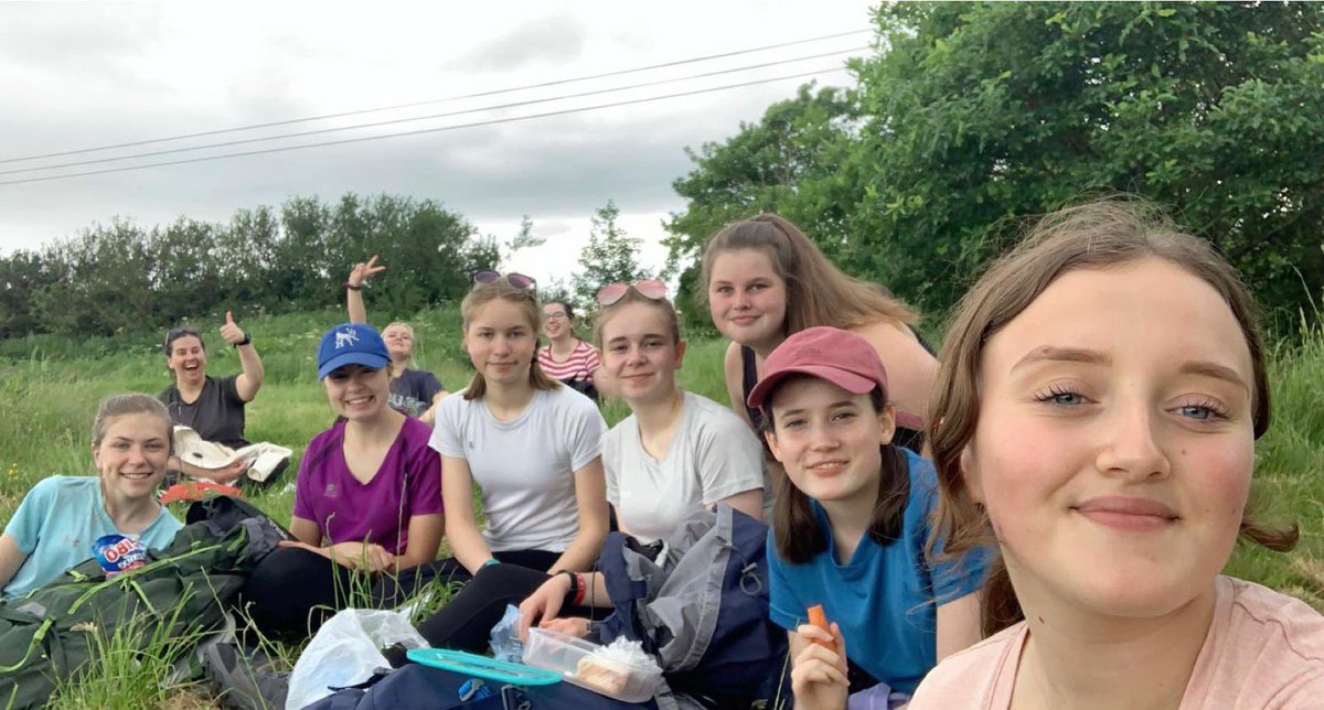 B04 walking at a great pace and enjoying their Friday morning 🤩