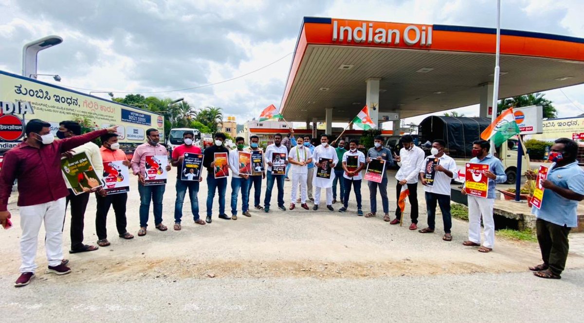 Today Mysore City youth congress committee 
Protested against BJP govt. for fuel price hike *100*Notout* with whole Team. #Petrol100NotOut