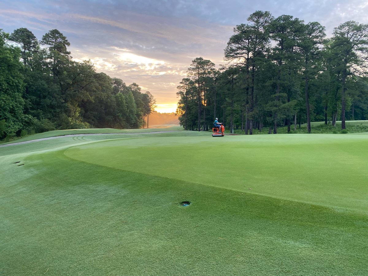 LMurphTurf's tweet image. I truly enjoy taking the opportunity to teach team members new job assignments and equipment operation. Team member Dan B. doing an excellent job rolling greens for the first time!