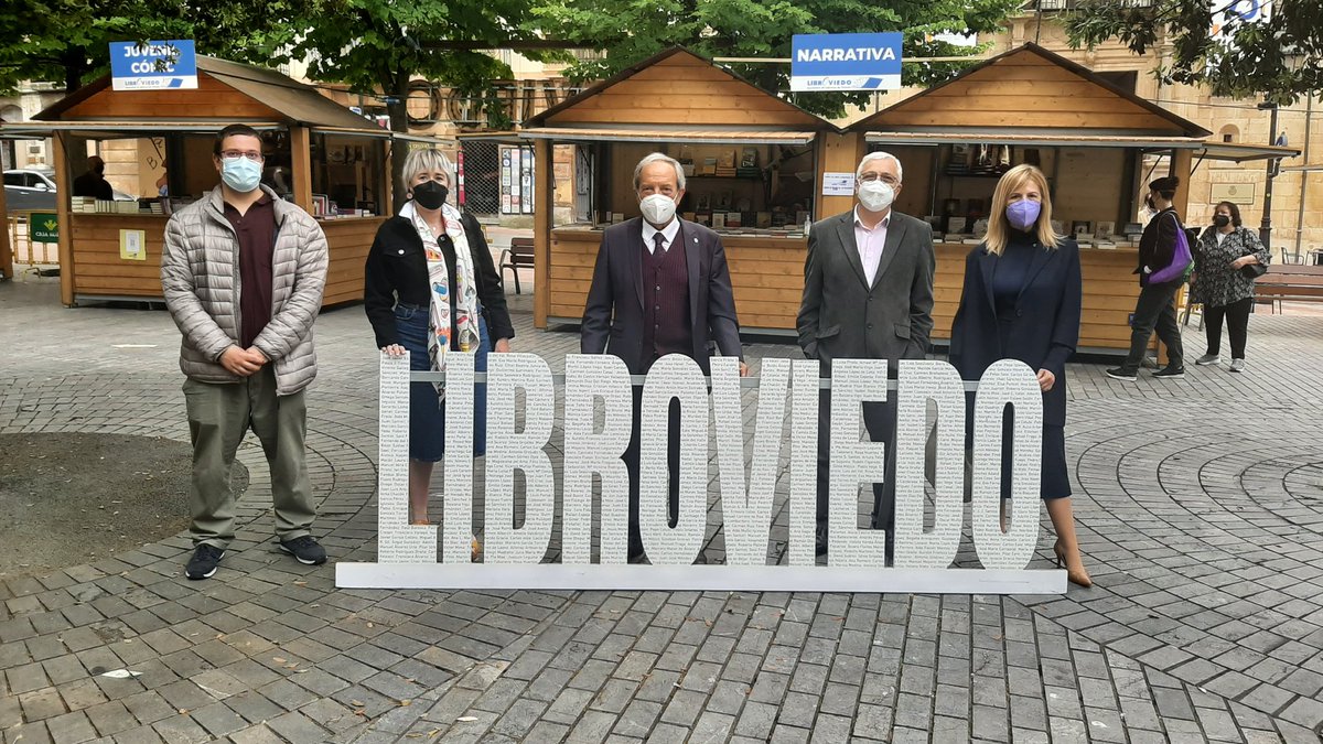 GMSOviedo's tweet photo. 📚📚 Los libros vuelven a las calles de #Oviedo y eso siempre es buena noticia. Hemos estado en la inauguración de @libroviedo para acompañar a l@s librer@s en esta vuelta a la 'normalidad'. Desde hoy y hasta el domingo 20... Pasen y lean!!! 📖📖 https://t.co/MiDfHU8xB7