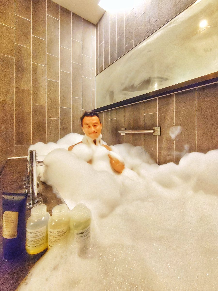 BenniPosenov's tweet photo. 來吧~ 起泡吧~
@whongkong
#tgif #weekendvibes
#bubblebathaddict
#davines #momo
#ChiNazi #OEM #fakeproduct
#alwaysw #feelslikehome
#niceupgrade #fantasticsuite
#SPGLife #MarriottBonvoy
#wdiehardfans #staycationhongkong
#是這樣的 #我又來了 #w是我家嗎 https://t.co/uCxmGHgCHp