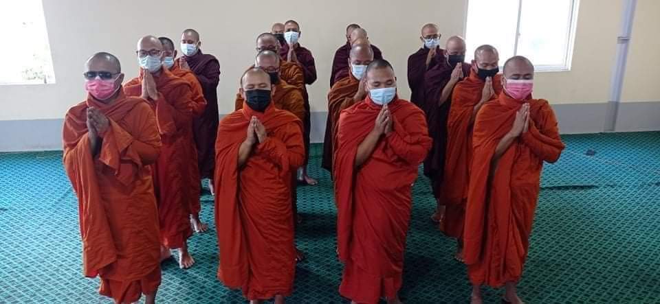 မန္တလေးမြို့မှာ ဇွန်လ ၁၁ ရက်နေ့ ညနေပိုင်း က စစ်အာဏာရှင်စနစ်ပြုတ်ကျရေးအတွက် မန္တလေး သံဃသမဂ္ဂသပိတ်စစ်ကြောင်း ချီတက်ဆန္ဒပြ။

ပြည်သူပြည်သားတွေ ဆင်းရဲဒုက္ခအပေါင်းက အမြန်လွတ်မြောက်စေဖို့ ပရိတ်ရွတ် မေတ္တာပို့ ။

#dvbtvnews #Mandalay #RejectMilitaryCoup #WhatIsHappeningInMyanmar