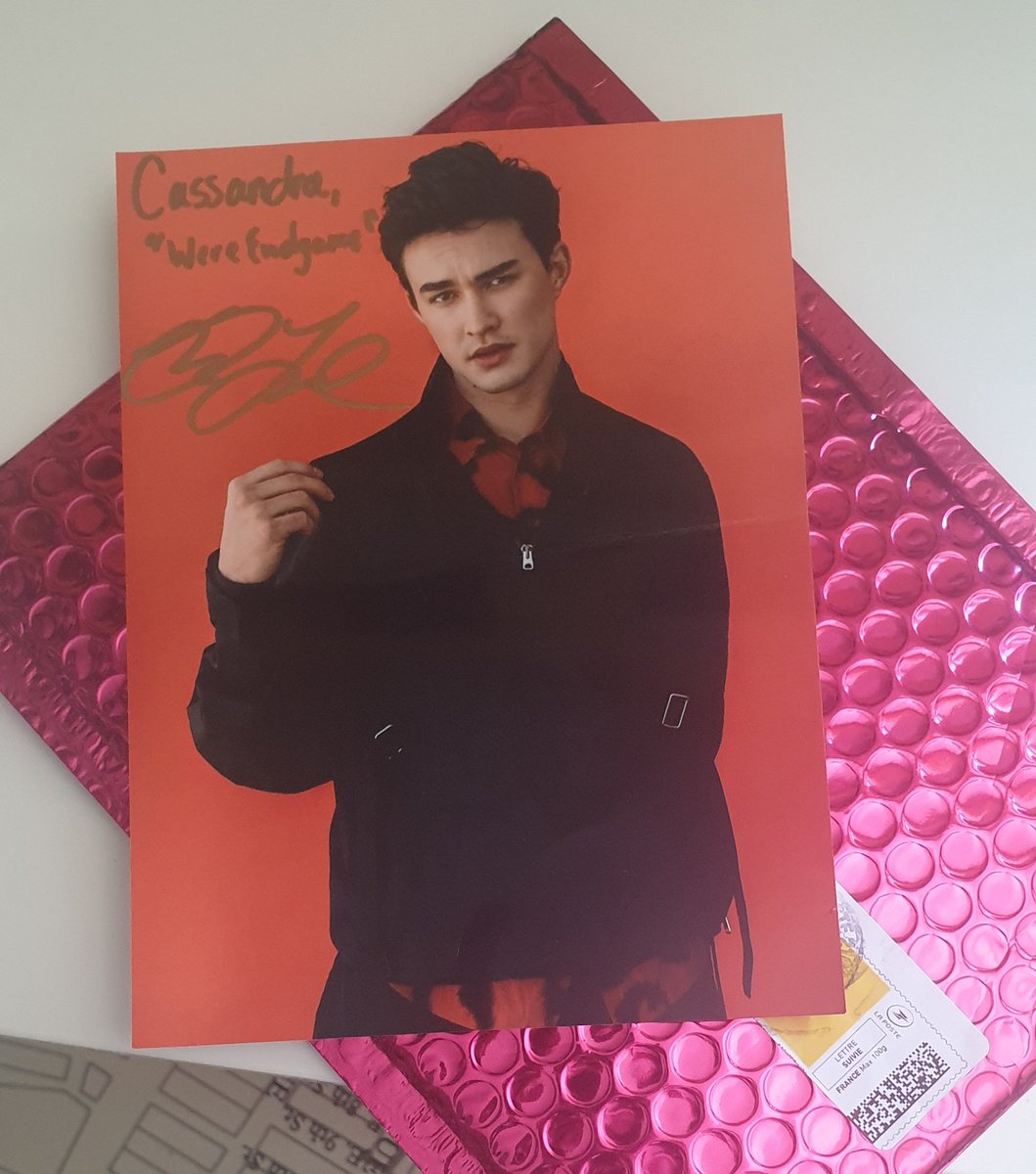 cassandra_vdlt's tweet photo. L'autographe de Gavin est là !!!! 😍
Merci, merci @DreamitCon !!!!
(L'enveloppe est incroyable et la photo totalement magnifique ❤)
.
.
#GavinLeatherwood #NickScratch
#ChillingAdventuresofSabrina #DreamItCon https://t.co/nKbBYHsCLS