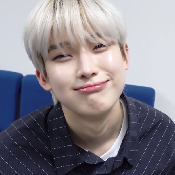 littlesunoo's tweet photo. he’s so adorable :( https://t.co/4IgJyCj4HU