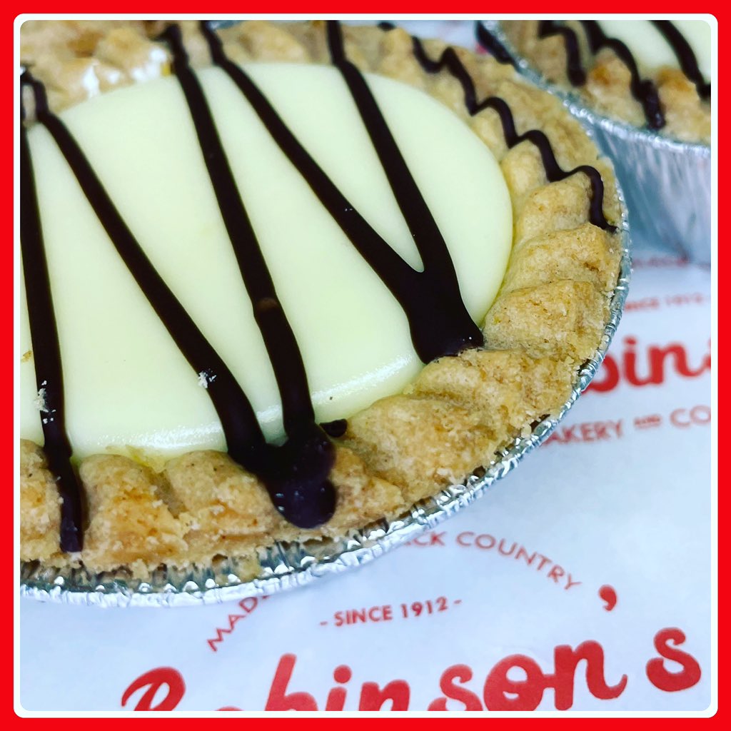 It’s #fabulousfriday and here’s a real bakery classic - Pineapple creams 😊 one is never enough! #robinsonsbakery #bakersoftwitter #bakery #pineapplecream #blackcountrybakery #westmidlands