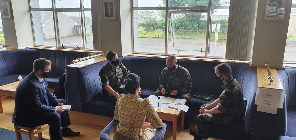 SeanMur62360142's tweet photo. Great to get the opportunity to have a candid &amp; constructive discussion with @IRLCoDF @CaitrionaHeinl @phegarty326 on leveraging the Reserve skillsets &amp; capabilities in support to the DF, while making the Reserve a more attractive service option. #NoCommsNoMission @1Bde_Official https://t.co/VMR1xK36RA