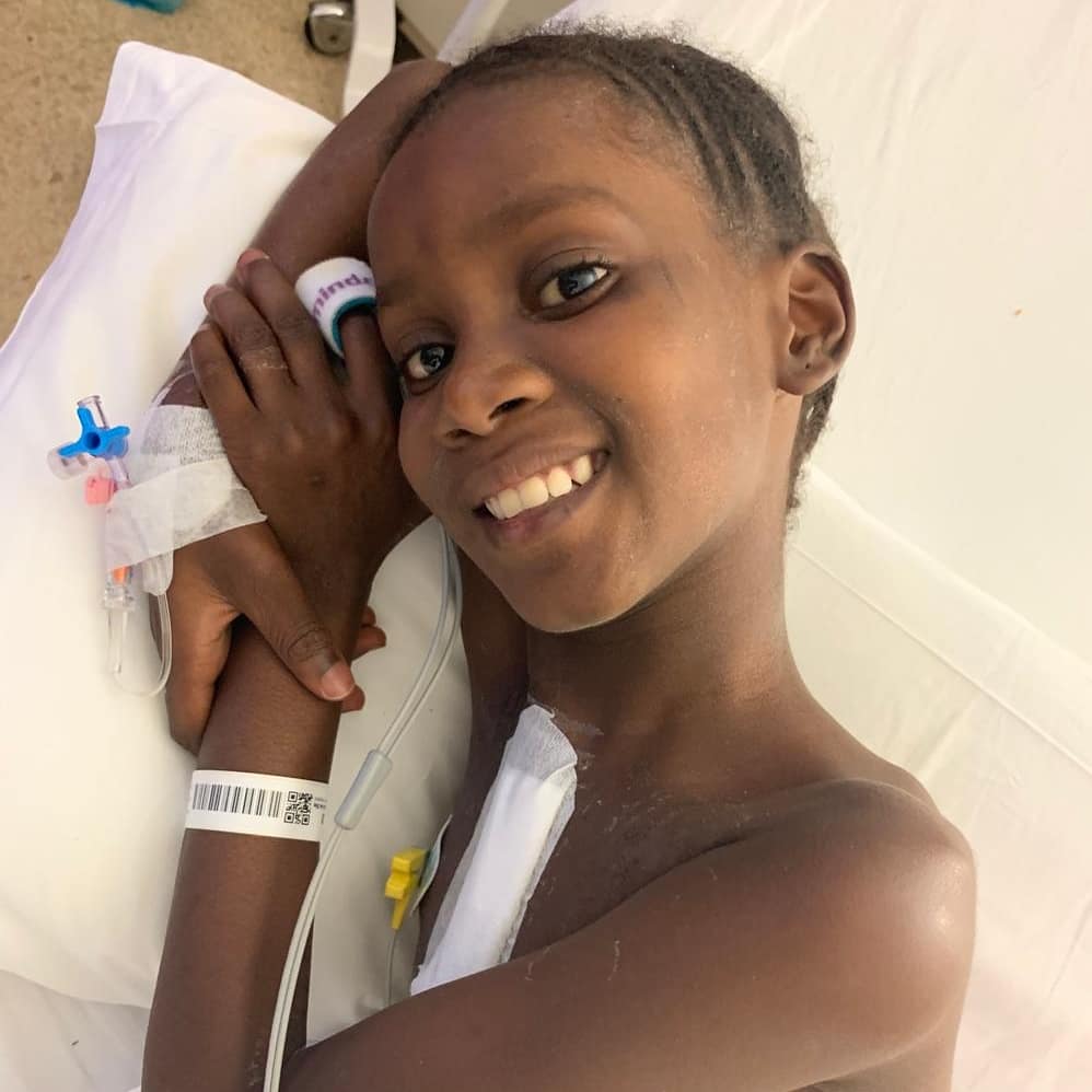 Nuestras africanitas Nwanahamisi (Kenia) y Fatoumata (Mali) han sido operadas con éxito y ya han pasado a planta tras unos días en UCIP.
Es maravilloso cuando todo sale tan bien.