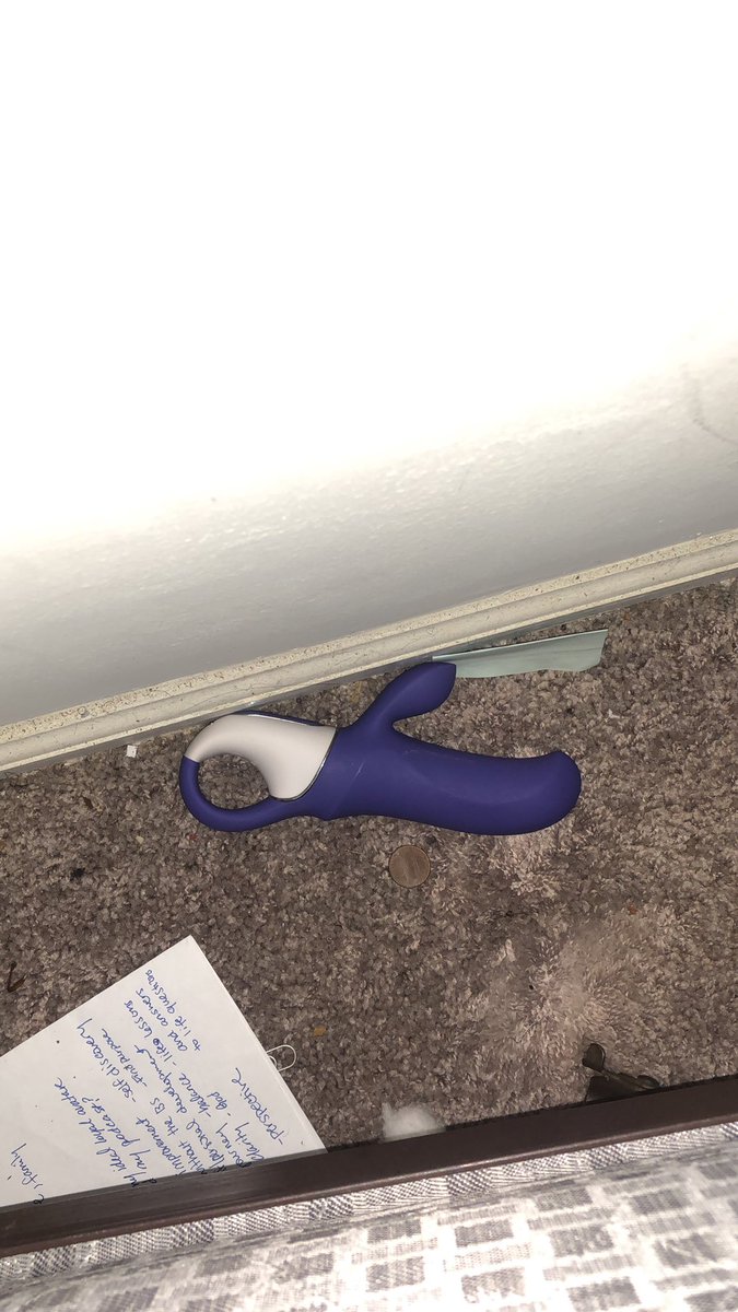 gospelsdagger's tweet photo. Going under my bed in my new apartment and look what I find🤭🌚😅 https://t.co/zAPNUU83bc