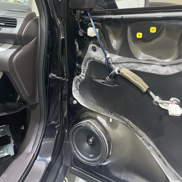 carstoreae's tweet photo. Honda CRV Upgraded with Vibe Audio Component Speakers + Coaxial Speakers +Vibe Mono Amplifier + +Subwoofer+ Kenwood 4 Channel Amplifier &amp; Pioneer Stereo for a quality Sound

Please Contact +971559365318 For Installation Services

#CarStore #CarStoreDubai #CarStoreUAE #caraudiofab https://t.co/P8uo56ACgB