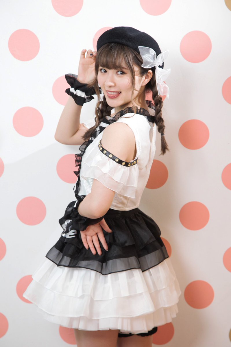 TobyEveryDay's tweet photo. Two more new costume reveals have been released from KissBee, today we have Yui and Rena!! 🤍💜💖

The black &amp; white will emphasise the members features and personality, with their signature colour being a cute touch! 😃🥰

I'm excited to see the full reveal in the new MV soon 🥳 https://t.co/VJgZfklUbF