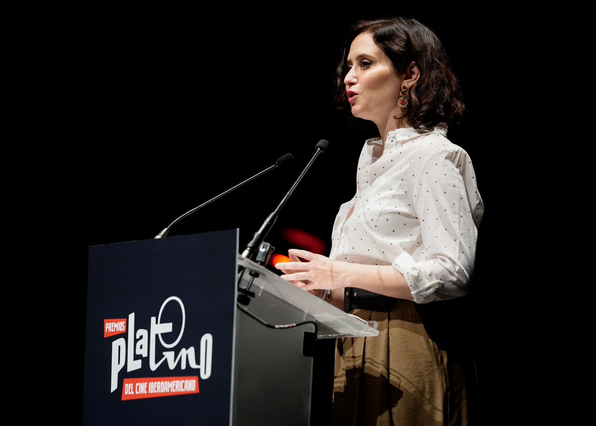 ComunidadMadrid's tweet photo. 🔴 La presidenta @IdiazAyuso recibe el reconocimiento de los @PremiosPLATINO.

👉 Gracias al apoyo del Gobierno regional al cine y la cultura iberoamericana.

#PremiosPLATINO2021 

📑 https://t.co/SEJ7jqv1Bg https://t.co/t9vMyy5nmU