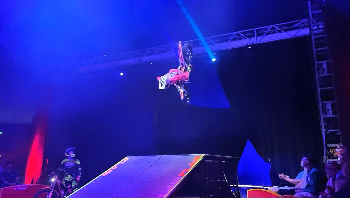 m_pol1's tweet photo. #mariospol #enjoy #trial #show #freestyle #greek #man #gasgas #circus #life https://t.co/kY1CbcD4Jk