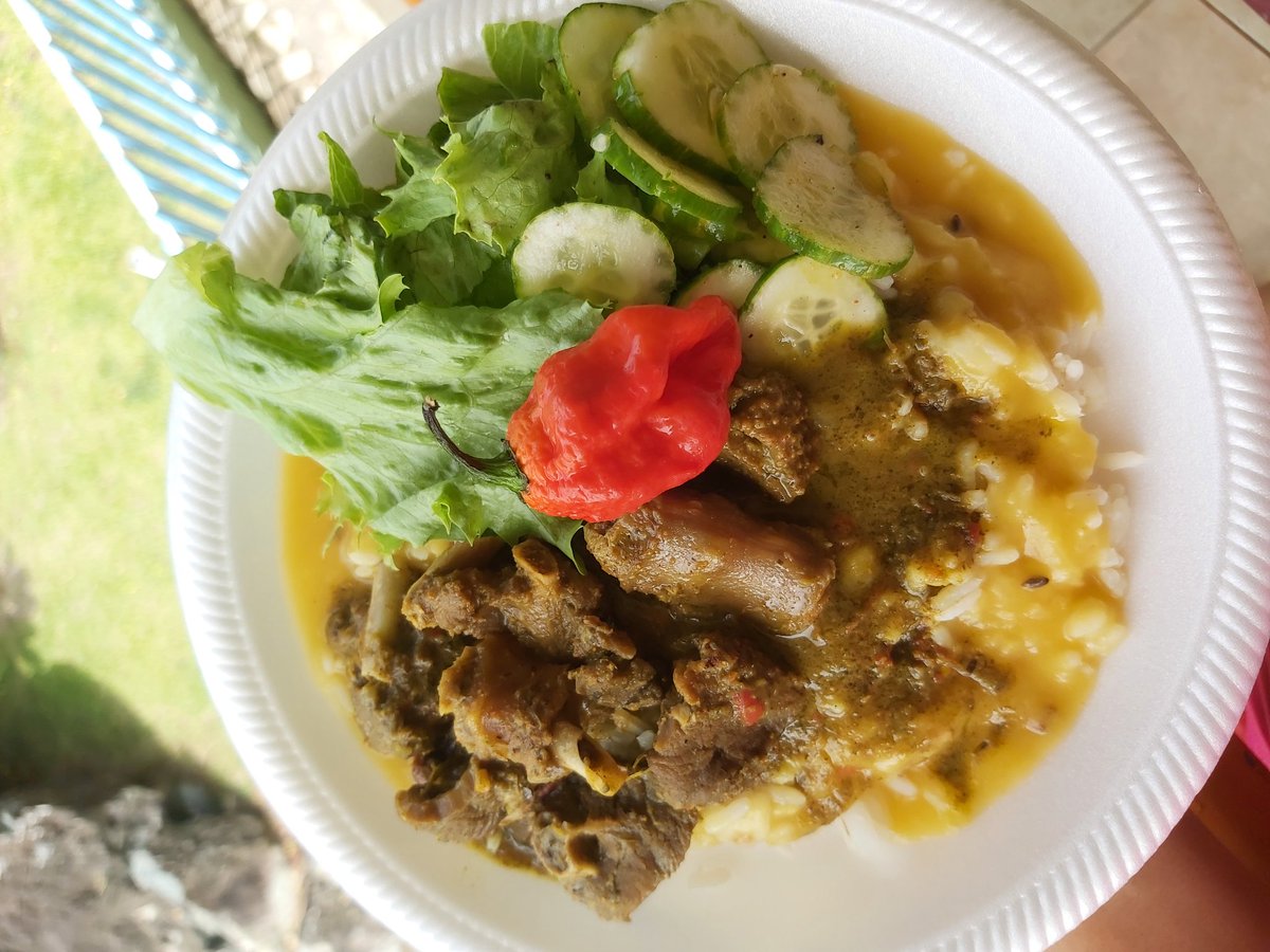 One of Trinidad and Tobago 🇹🇹 favorite dish.
Dhal,Rice and Curry duck with lettuce and cucumbers 😊😁
.
.
#peppery 
#Curry 
#burstingwithflavour