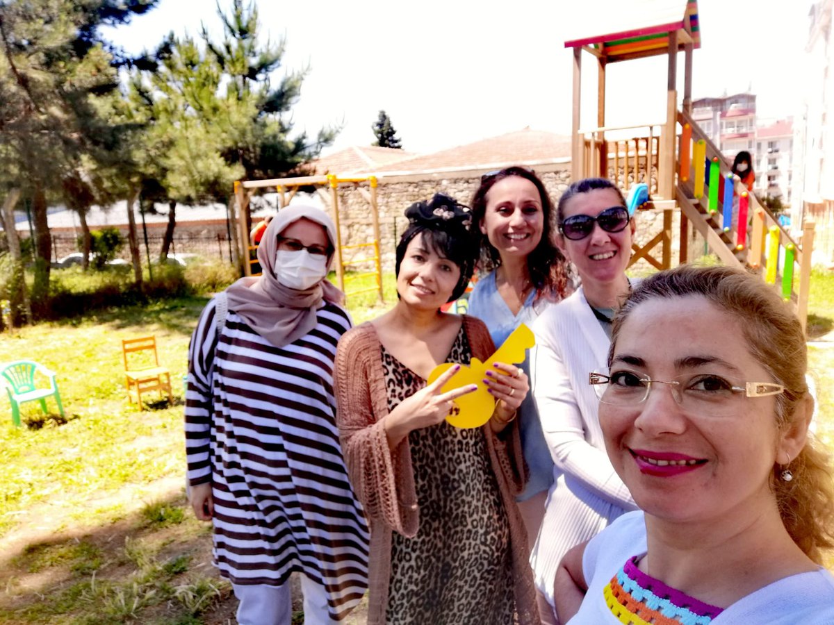 Anadolu Masalları Sinop İl Koordinatörü <a href="/bedia_kiren/">bedia kiren</a> okulları ziyaret ederek projemizi tanıtıyor.Çocukları masallarla buluşturuyor 🍎🍎🍎Bugünde Gazi Mustafa Kemal Anasınıfı @ziyaselcukprofdr @adnanboyaci1 @ugur__klc__ @zubeyirgokhandogan @eskvg <a href="/YLDZercan1957/">Ercan Yıldız🇹🇷</a> <a href="/TCSinopValiligi/">T.C. Sinop Valiliği</a>