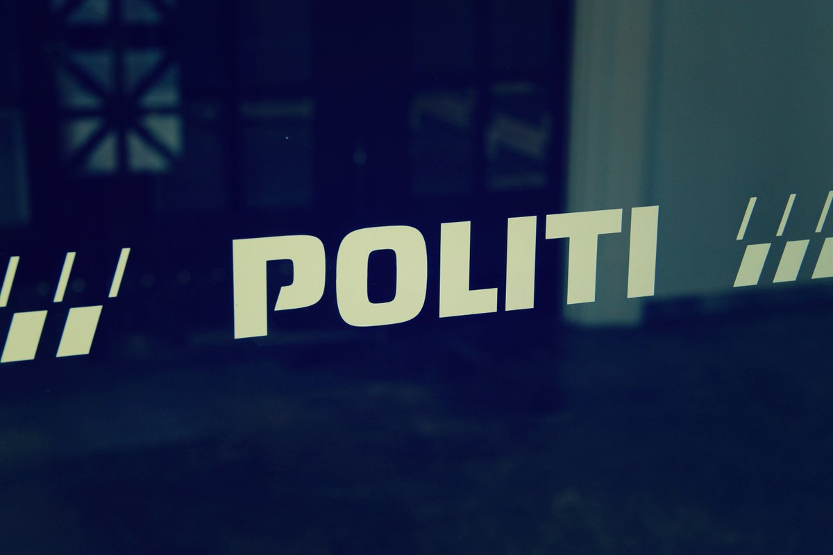 En 25-årig mand er i morges anholdt, sigtet for at have påsat villabrand i Hadsund 4/6. Han fremstilles i dag i grundlovsforhør #politidk https://t.co/SbJes1P8te https://t.co/MkQlkFCLVe